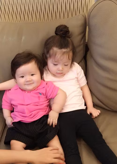 Con trai Elly Trần càng lớn càng bụ bẫm và đáng yêu như thiên thần.