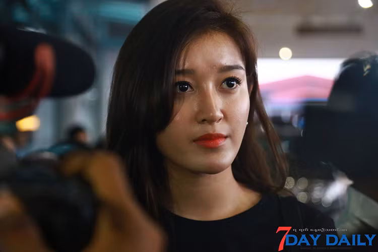 Trong lần sang Myanmar quay phim, ngoài công việc, Huyền My còn dành thời gian cho buổi họp mặt fan vào sáng ngày 30/6. (Ảnh: 7day Daily)