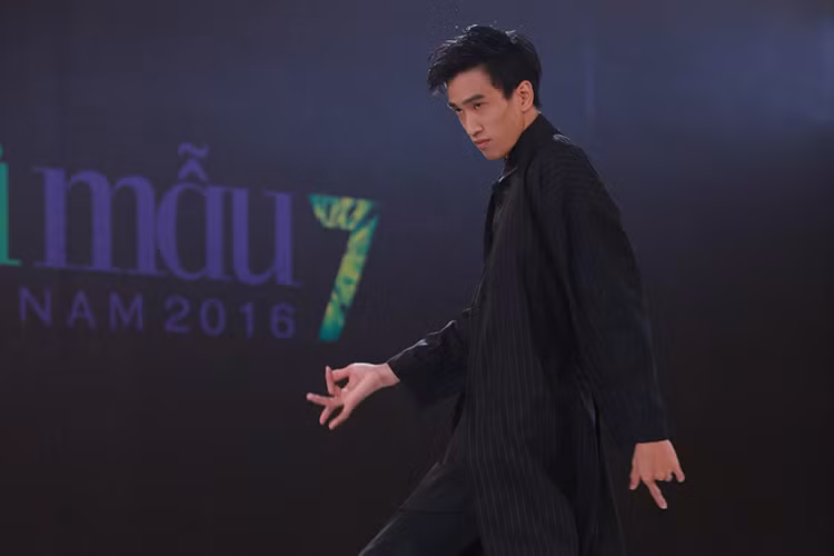 Thanh Hang khoc vi thi sinh Vietnam’s Next Top Model 2016
