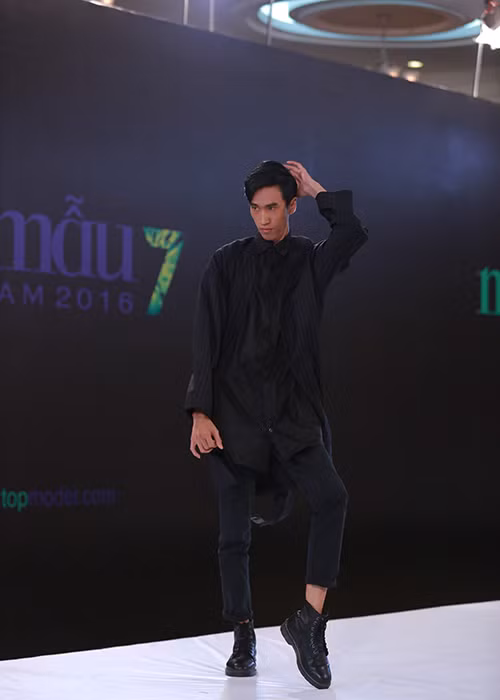 Thanh Hang khoc vi thi sinh Vietnam’s Next Top Model 2016-Hinh-3