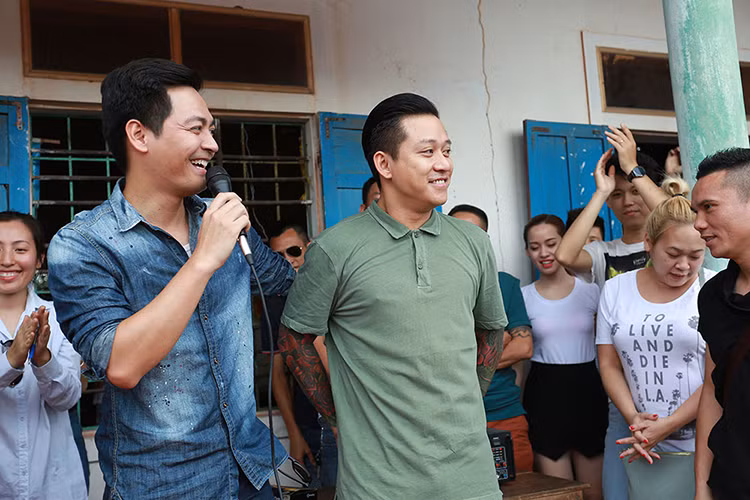 Sau lần quyên góp được 300 triệu cho ngư dân Hà Tĩnh tháng trước, tháng 6 này, ca sĩ Tuấn Hưng cùng với những người bạn của mình tiếp tục kêu gọi giúp đỡ ngư dân Quảng Bình.