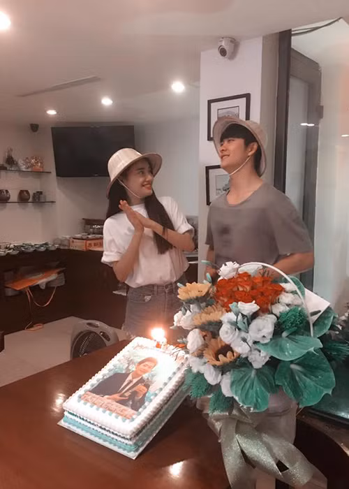 Vốn rất thân thiết với Kang Tae Oh kể từ khi đóng phần 1 của “Tuổi thanh xuân”, Nhã Phương cũng có mặt để chúc mừng sinh nhật nam diễn viên sinh năm 1994. (Ảnh: Facebook Nhã Phương) 