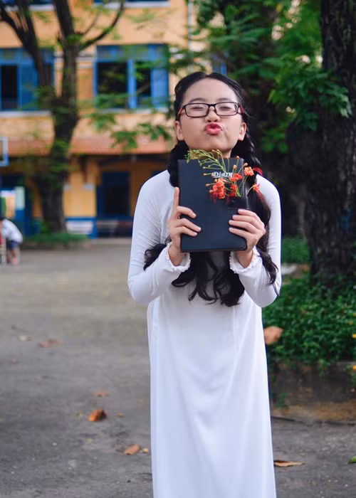 Phuong My Chi ra dang thieu nu trong ta ao dai trang-Hinh-8