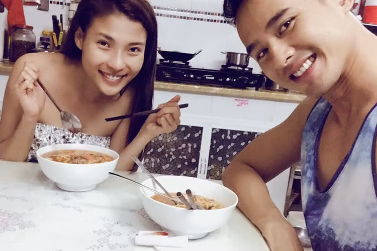 Trên trang cá nhân, nữ diễn viên ngọt ngào gọi ông xã là “anh chồng”.