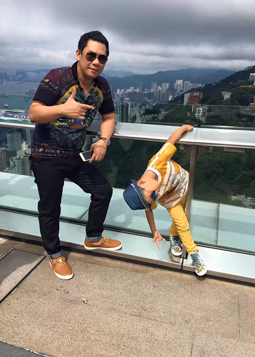 Vợ chồng Lệ Quyên đã chọn Hong Kong là địa điểm để khám phá.