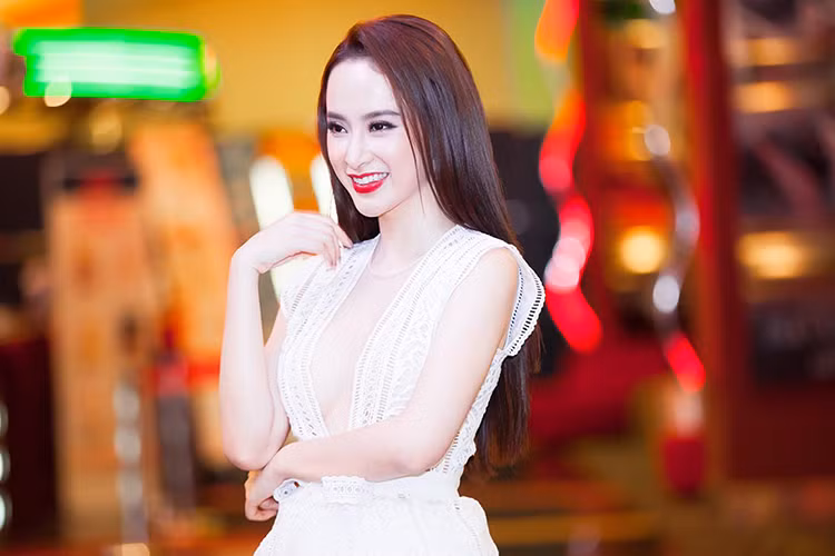 Angela Phuong Trinh goi cam khi di tuyen nguoi yeu