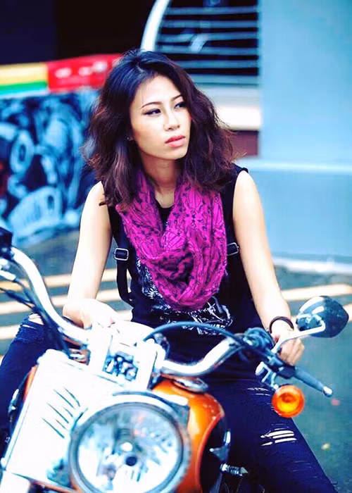 Ở ngoài đời, người đẹp Yến Nhi được nhận xét là một cô gái hiện đại, cá tính. (Ảnh: Facebook Yến Nhi)