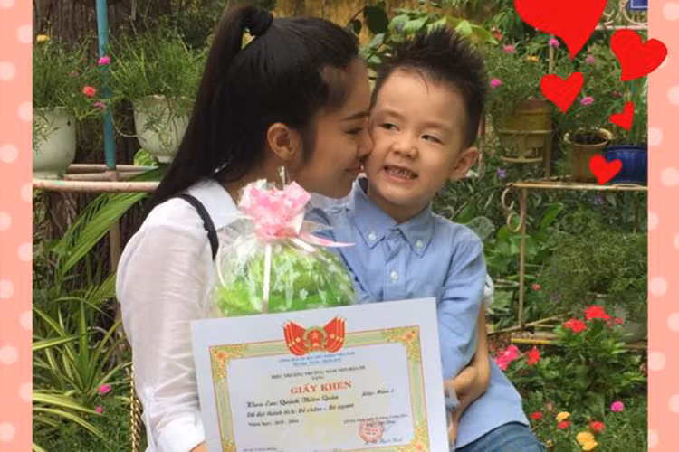 Vào ngày Quốc tế Thiếu nhi 1/6, diễn viên Lê Phương đã gửi lời yêu thương đến cậu con trai tên Cà Pháo. Cô viết: “Mẹ chỉ biết rằng sau tất cả, mẹ cảm thấy mình là người may mắn và hạnh phúc nhất! Mẹ yêu con”. 