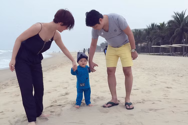 Dù còn nhỏ tuổi nhưng bé Gia Huy thường xuyên được bố mẹ dẫn đi du lịch vào mỗi dịp lễ tết.
