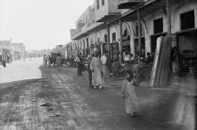 Con phố chính ở Kirkuk.