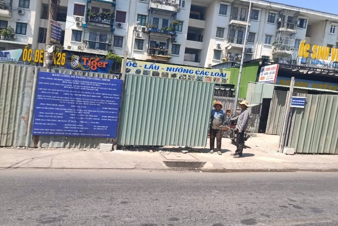 TP.HCM: Can canh duong Duong Quang Ham mo rong dang thi cong-Hinh-3