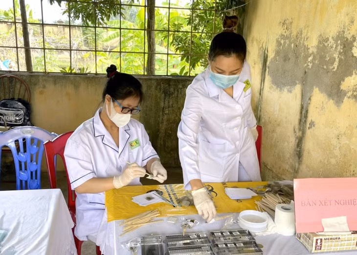 Hơn 50 dân một xã nhiễm sán lá gan nhỏ do hay ăn hải sản sống Hon 50 dan mot xa nhiem san la gan nho do hay an hai san song