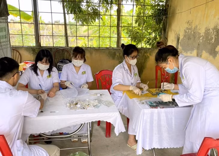 Hơn 50 dân một xã nhiễm sán lá gan nhỏ do hay ăn hải sản sống - Hình 2 Hon 50 dan mot xa nhiem san la gan nho do hay an hai san song-Hinh-2