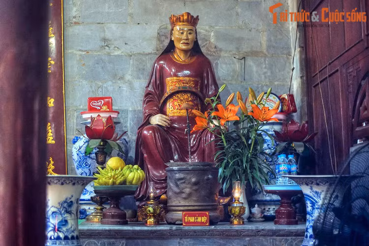Sau này Phan Cảnh Điệp tham gia huấn luyện voi và cưỡi voi dẹp giặc nhiều trận nên được phong Quận công. Ông nhận tước nhưng không làm quan mà lại vào chùa thụ giới và niệm Phật. Sau khi viên tịch, ông được tôn vinh như một vị sư tổ của chùa...