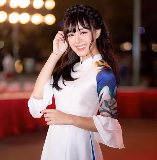Ngày hôm qua, giải đấu PUBG Mobile Pro League Việt Nam Season 3 đã kết thúc sau gần một tháng khởi tranh. Đây không phải thời gian quá dài nhưng cũng đủ để người hâm mộ lưu luyến khi sự kiện này khép lại. Không chỉ có các fan của tựa game mà ngay cả nữ MC xinh đẹp đồng hành cùng các tuyển thủ cũng như giải đấu cũng cảm thấy có chút hụt hẫng.