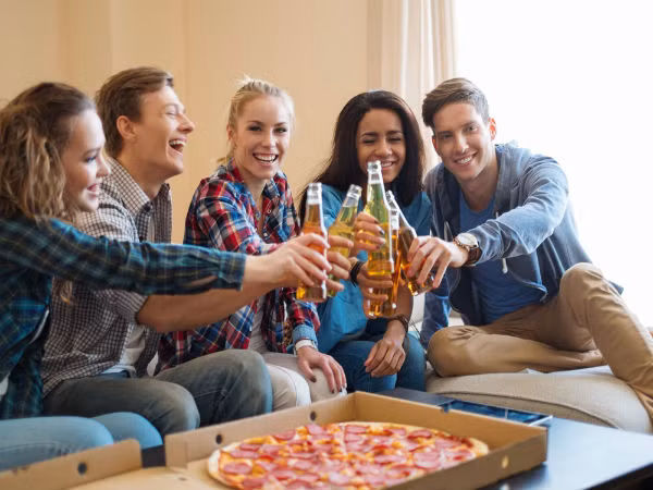 Bất kỳ mối quan hệ nào cũng có hạn chế, điều này lại khiến bạn trở nên ác cảm với kết hôn nhiều hơn. Bởi khi đã quen với cuộc sống độc thân, tự do đến độ tuổi 35, bạn sẽ luôn đặt ra cho mình câu hỏi bạn có thực sự sẵn sàng để kết hôn và sống chung với đối tượng mà bạn nhìn thấy rõ nhược điểm.