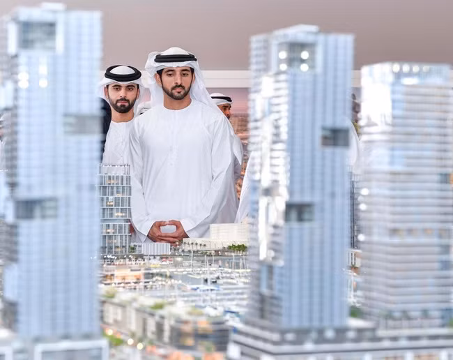 Fizza hiện là chủ tịch hội đồng điều hành Dubai. Với tư cách thái tử Dubai và Chủ tịch Hội đồng điều hành Dubai, Sheikh Hamdan bin Mohammed bin Rashid Al Maktoum đứng đằng sau sự phát triển và lập nhiều kế hoạch phát triển bền vững của Dubai như chiến lược đổi mới Dubai, Dubai - thành phố thông minh...