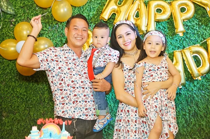 Ho Le Thu tang Quyen Linh 'bo suu tap' dep to ong nhan ngay sinh nhat