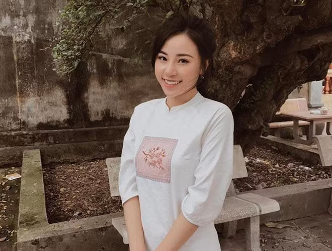 Tự nhận xét về bản thân, Minh Anh cho biết cô thích nhất là nụ cười của mình. Để gương mặt thanh thoát, ăn hình hơn, 9X từng sửa mũi, nâng mí, làm răng sứ. Kể từ khi can thiệp thẩm mỹ, nữ MC nhận được nhiều hơn lời khen về nhan sắc. Cô cảm thấy rất hài lòng với quyết định chỉnh sửa nhưng cho biết làm gì cũng cần tiết chế.