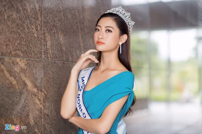 HH Luong Thuy Linh mo lai trang ca nhan sau 3 ngay dang quang