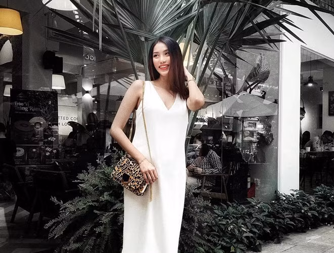 Cuộc hôn nhân của Lan Khuê và John Tuấn Nguyễn được cho là môn đăng hộ đối. Người mẫu trưởng thành trong gia đình nổi tiếng thuộc ngành giáo dục, còn chồng cô sinh ra trong gia đình giàu có ở Sài Gòn.