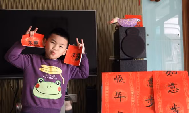 Sau khi nổi tiếng từ show truyền hình Amazing Chinese, Hào Hào một bước vụt sáng và trở thành sao nhí có tên tuổi trong làng giải trí Hoa ngữ. Cậu bé nhận được không ít những lời mời tham dự gameshow và các chương trình truyền hình lớn nhỏ như Happy Camp, Brilliant Chinese, 2015 CCTV Spring Festival Gala.... Bên cạnh đó, Hào Hào tham gia đóng phim. Chỉ trong năm 2018, cậu bé đã góp mặt trong hai tác phẩm điện ảnh là Shaolin Popey II: Messy Temple và Save Your Soul.