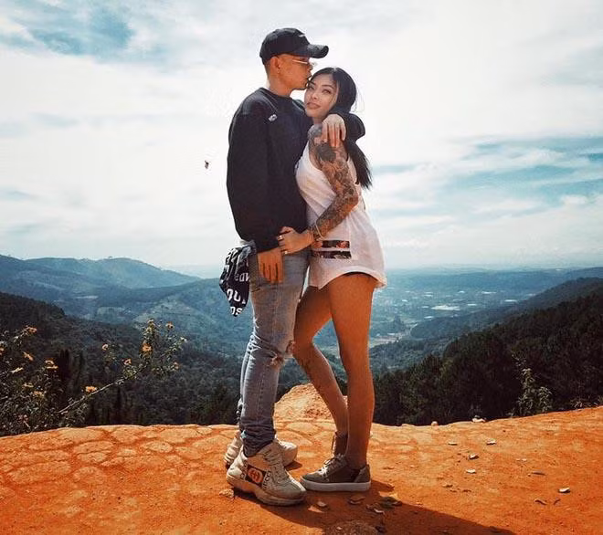Cassie Trinh Võ (sinh năm 1996) - bạn gái rapper Binz - mang 2 dòng máu Việt Nam, Đài Loan. Hiện tại, Cassie sinh sống ở San Francisco, California, Mỹ và là mẫu hình xăm chính thức cho tạp chí Inked Magazine. Cassie sở hữu 3 vòng "bốc lửa". Trên trang cá nhân, 9X thường xuyên đăng ảnh khoe vóc dáng quyến rũ và nhận được nhiều sự chú ý. Nửa kia của Binz sống khá kín tiếng, cô không chia sẻ nhiều về công việc, đời tư cá nhân.