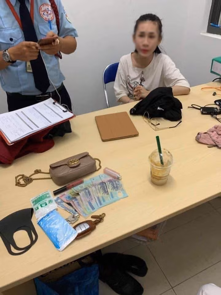 Hot hoang tuoi that va gioi tinh cua nu quai 