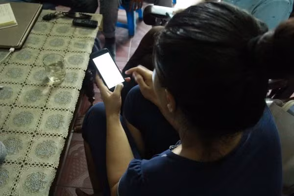 Nang long phut chia se cua nguoi phu nu to hang xom ep lam no le tinh duc-Hinh-3