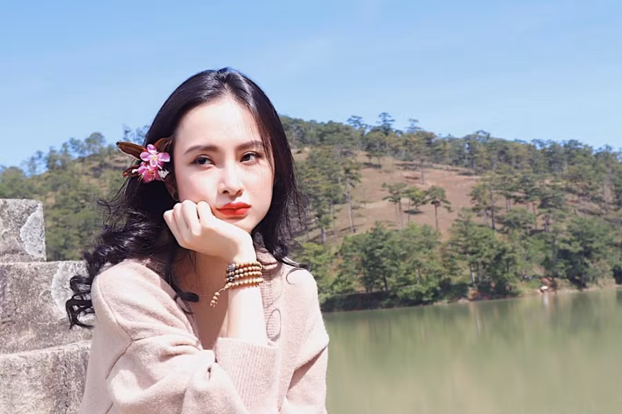 Angela Phuong Trinh gay soc voi ve ngoai gay go, xuong sac-Hinh-4