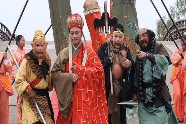 Be gai hoc lop 5 phat hien hat san lon trong 'Tay du ky'-Hinh-3