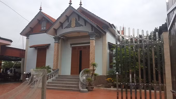 Căn nhà khang trang của gia đình ông Hòe - bà Lý.