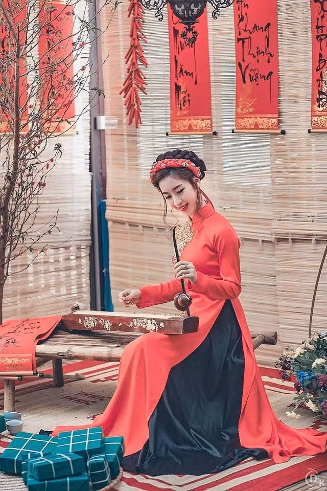Nguyễn Thị Phương Thảo được nhiều người khen là cô gái đa tài khi ngoài hát, chơi đàn, cô còn có thể làm mẫu ảnh, MC và diễn xuất. Với tình yêu dành cho âm nhạc truyền thống, 9X hy vọng có thể quảng bá loại hình âm nhạc này đến bạn bè thế giới.
