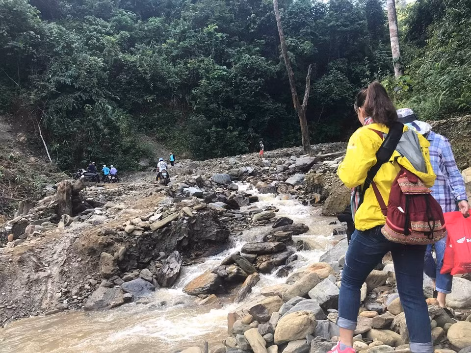 Nhin doi, di bo xuyen rung vao voi ban nhieu “khong”