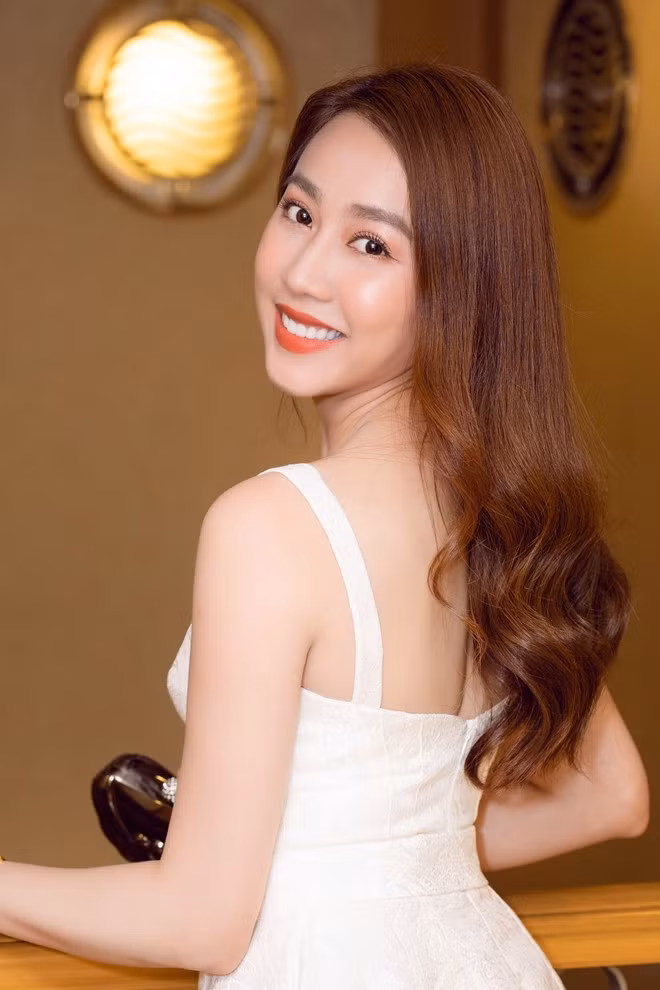 Bên cạnh đó, cô còn tham gia nhiều bộ phim như Mắt nai, Ác thú vô hình, Chữ trinh, Như khúc tình ca, Truy tìm hung thủ, Gia đình ngũ quả, Con gái chị Hằng, Tình khúc Bạch dương… Ngoài phim truyền hình, nữ diễn viên sinh năm 1994 còn đóng nhiều phim điện ảnh như Sứ mệnh trái tim, vai chính trong phim Gái xinh nổi loạn và Hạ cuối tình đầu, vai thứ chính trong phim Bí ẩn song sinh…