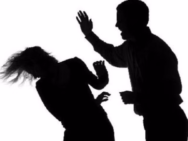 Chồng bạo hành vợ hi sinh 12 năm mót từng cọng rau nuôi chồng Chong bao hanh vo hi sinh 12 nam mot tung cong rau nuoi chong