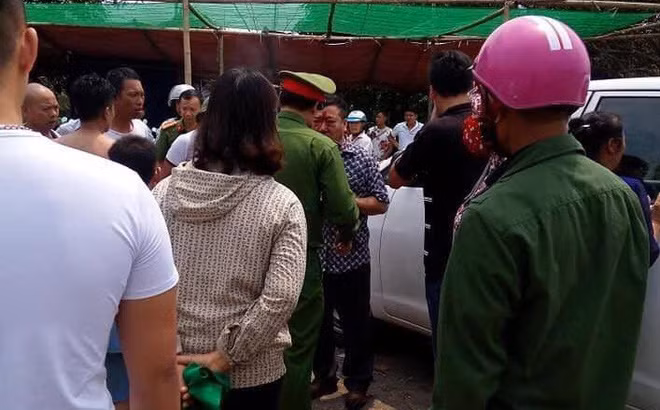 Vu 7 nguoi di ve sinh hanh hung chu nha: Bang hoang loi ke cua nan nhan