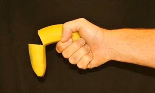 Người đàn ông bị "gãy súng" khi quan hệ tư thế lạ Nguoi dan ong bi