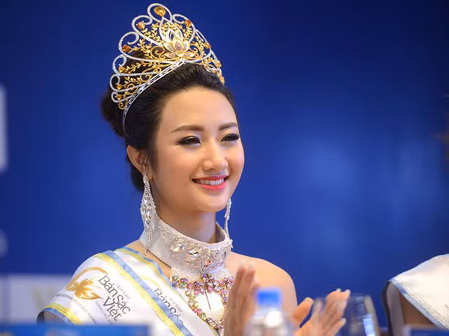 Cuoc song cua HH Thu Ngan hau lay chong dai gia khi vua dang quang