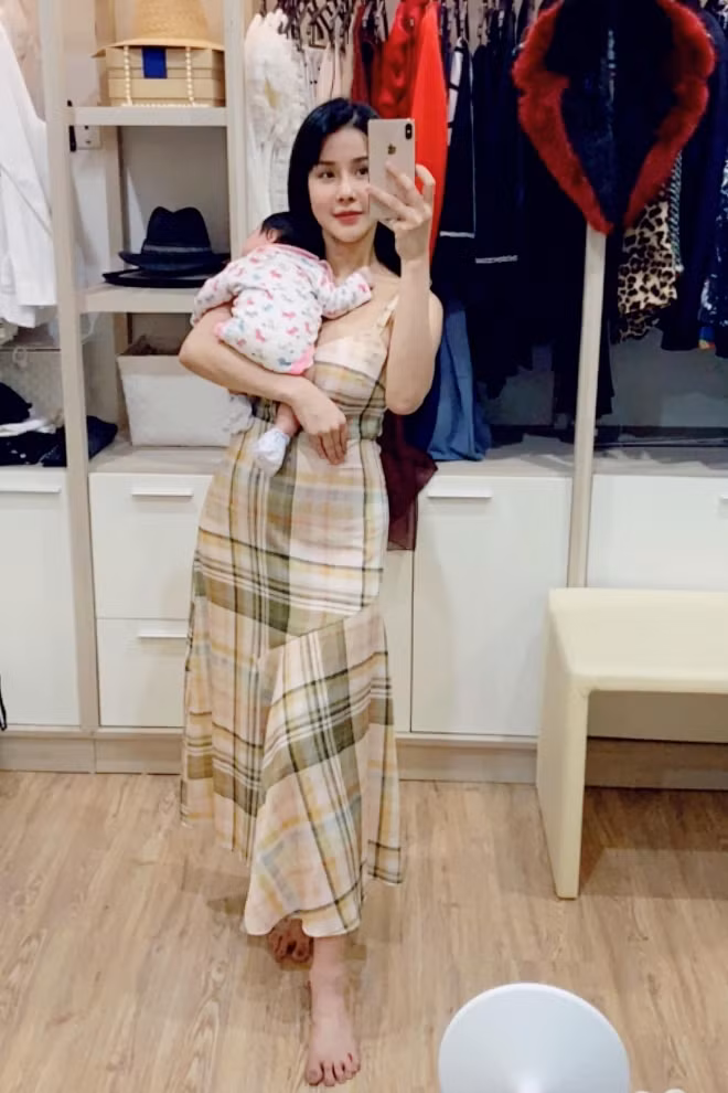 Diep Lam Anh lan dau cong khai mat con gai dau long-Hinh-2