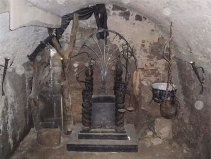 Lich su den toi cua loat lau dai ma am noi tieng nhat-Hinh-2