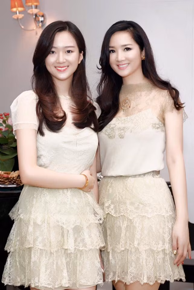 Sau cuộc tan vỡ với chủ tịch tập đoàn Tân Hoàng Minh vì không tìm được tiếng nói chung. Tuy nhiên họ vẫn cùng nhau nuôi dạy con gái tên Anh Sa.