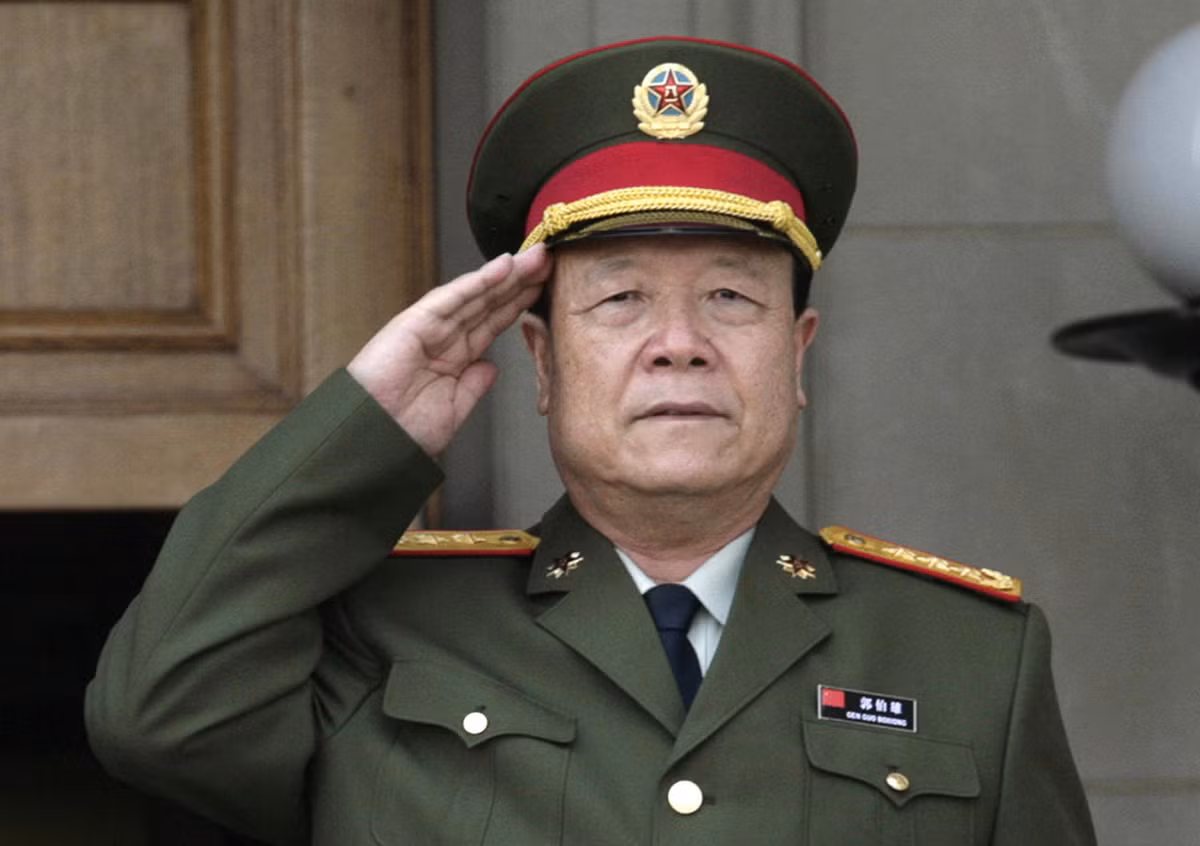 Dai quan tham Trung Quoc hoang dam, dung du tro de thoat than