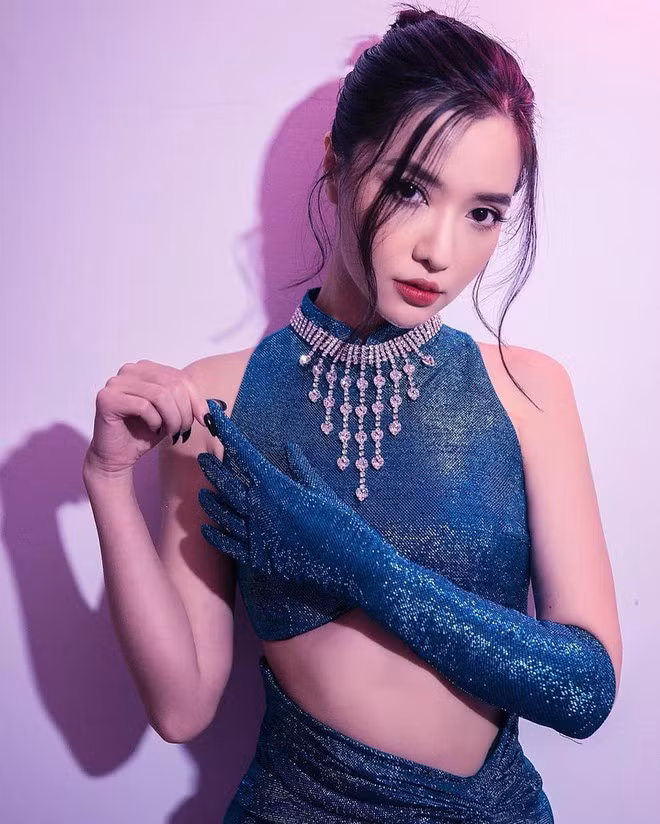 Trả lời về lý do bỏ diễn show này, phía nữ ca sĩ chỉ tuyên bố "lý do khách quan". Lời giải thích này càng khiến khán giả tin rằng cô bỏ show vì không có được chỗ tốt trên poster quảng bá. Sau sự việc, Bích Phương và nhóm fan của cô nhận nhiều "gạch đá" từ phía khán giả. Dân mạng cho rằng giọng ca Bùa yêu đang trở nên kiêu ngạo quá mức.