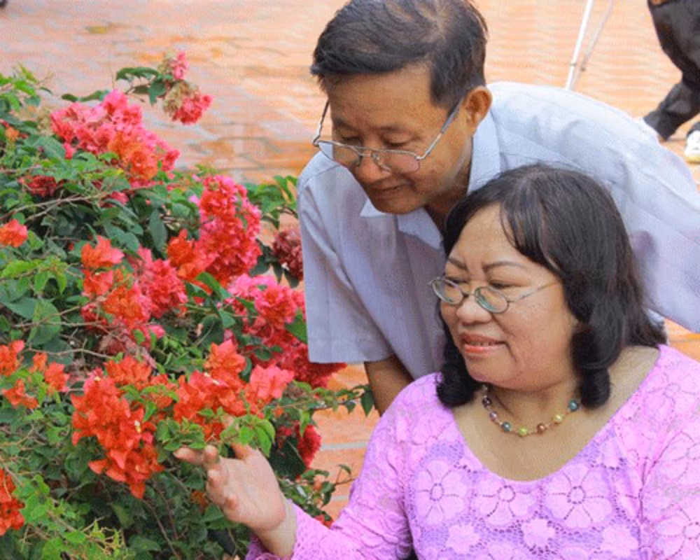 Người đàn ông từ chối sinh con, nguyện cả đời làm đôi chân cho vợ - Hình 2 Nguoi dan ong tu choi sinh con, nguyen ca doi lam doi chan cho vo-Hinh-2