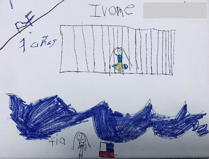 Bé Ivone, 7 tuổi, cũng đã vẽ một bức tranh mô tả cô bé bên trong một cái lồng gần bờ sông. Dì cô bé đang đợi ở phía bên kia, cạnh một lá cờ Mỹ. Những đứa trẻ xin tị nạn ở Matamoros như Jose, Genesis và Ivone ngủ trong những chiếc lều đã được quyên góp, ăn các thực phẩm mà các tình nguyện viên từ cả hai bên biên giới cố gắng mang đến cho họ hàng ngày. Nhiều đứa trẻ trong số chúng đến từ khu vực Trung Mỹ. Ảnh: Time.