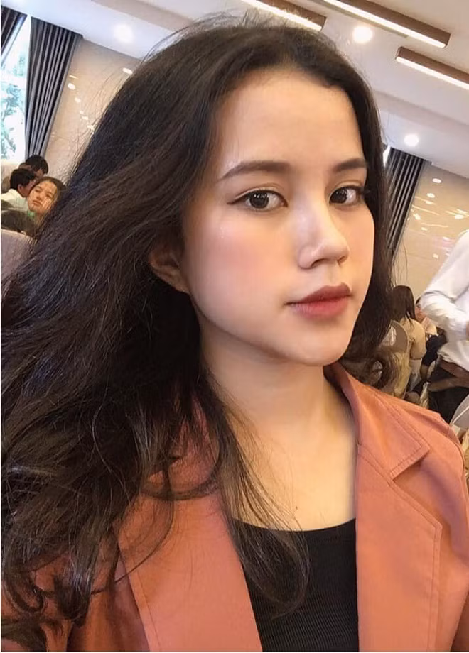 Chia sẻ với Zing.vn, 10X cho biết tên của cô do mẹ đặt, có nghĩa là thông minh, minh mẫn. Cô tự nhận xét bản thân là người sống khép kín, khó tiếp xúc với người lạ. Sở thích lớn nhất của Như Mẫn là chơi đàn và ca hát. Như Mẫn có thể chơi guitar, organ, piano. Cô dự định sẽ tham gia các cuộc thi âm nhạc sau khi tốt nghiệp THPT.