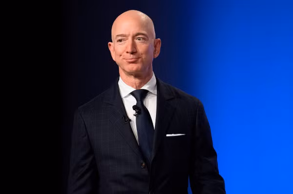 Chuyen buon it nguoi biet ve moi quan he cua ty phu Jeff Bezos va cha de