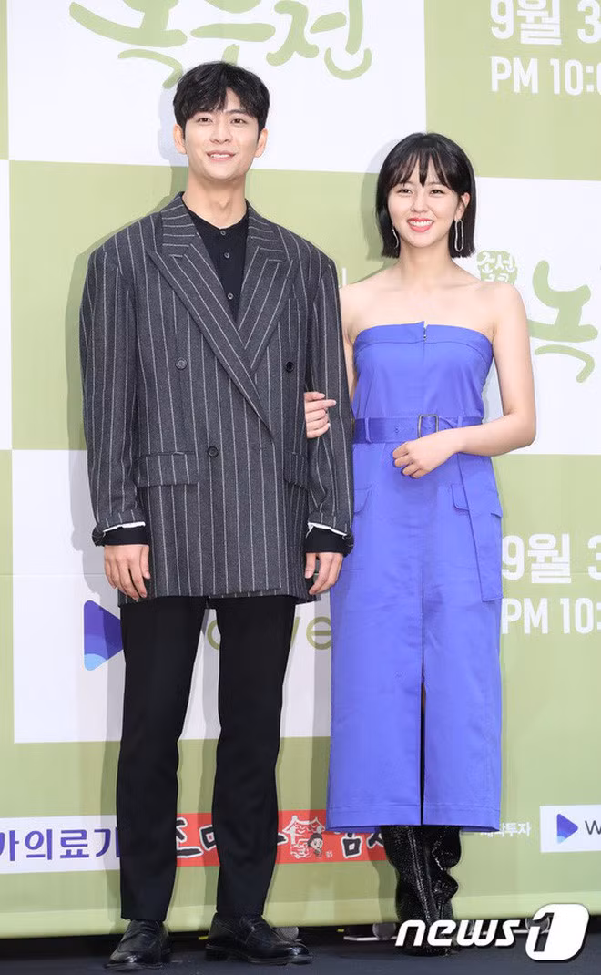 Tác phẩm mới nhất của Kim So Hyun - The Tale Of Nok Du - là bộ phim được chuyển thể từ truyện tranh cùng tên. Bộ phim kể về cuộc đời của chàng trai thuộc dòng dõi quý tộc Jeon Nok Du (Jang Dong Yoon đóng). Để thoát khỏi cuộc hôn nhân được sắp đặt với một tiểu thư giàu có, Nok Du đã bỏ trốn khỏi nhà và quyết định cải trang thành phụ nữ để xin vào ẩn náu trong một ngôi làng chỉ toàn góa phụ. Trong ngôi làng này, anh gặp gỡ và nảy sinh tình cảm với kỹ nữ trẻ Dong Joo (Kim So Hyun đóng).
