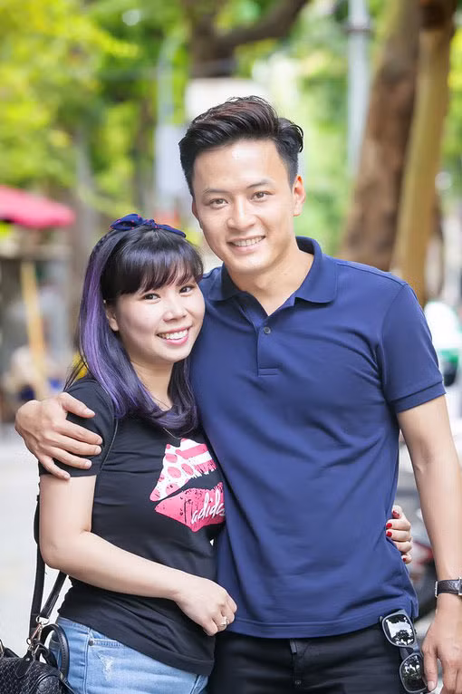 Hồng Đăng kết hôn khá sớm, khi mới 24 tuổi. Người vợ hiện tại của anh không hoạt động trong lĩnh vực showbiz. Kết hôn 11 năm nhưng như chia sẻ của nam diễn viên sinh năm 1984 thì anh và bà xã đã bên nhau được 18 năm. Hai người có tổ ấm hạnh phúc với hai con nhỏ.
